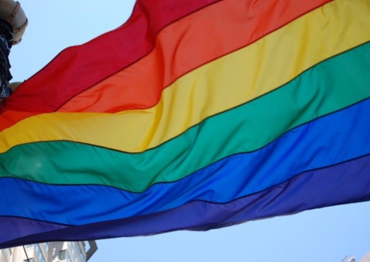 Flaga LGBT, zdjęcie ilustracyjne Tęczowy stadion na mecz Niemcy-Węgry?