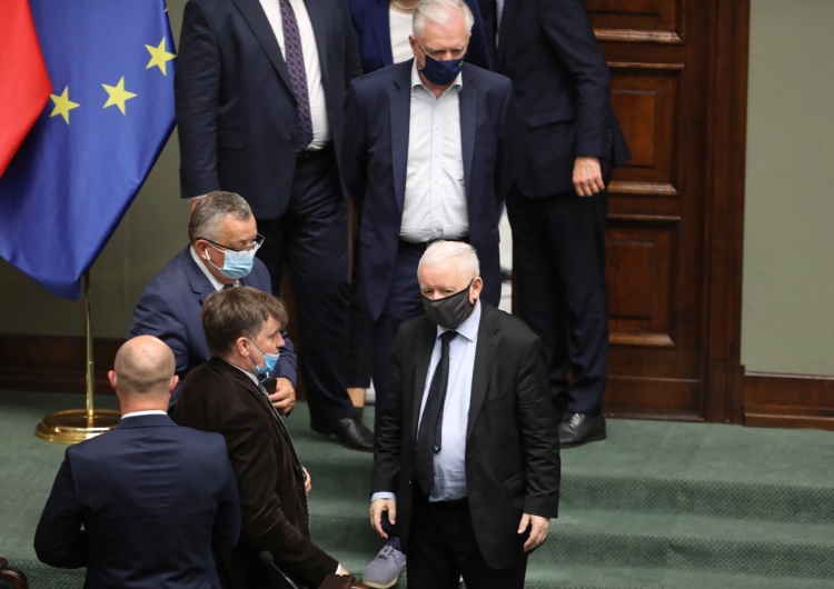 Jarosław Kaczyński, Andrzej Adamczyk, Zbigniew Ziobro, Jarosław Gowin Nieoficjalnie: PiS traci większość w Sejmie