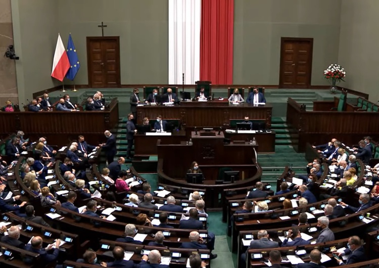 Kto odejdzie z klubu PiS? Pojawiły się nazwiska