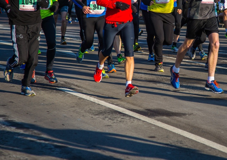 Maraton, zdjęcie ilustracyjne Tragedia w Radomiu. 49-latek zasłabł tuż przed metą maratonu