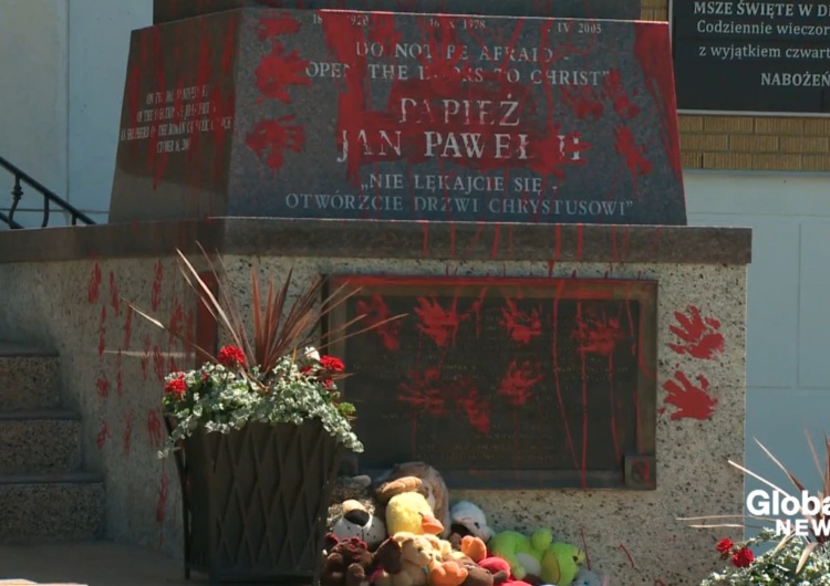 Zniszczony został pomnik Jana Pawła II w parafii w Edmonton, w Kanadzie. Sprawcą aktu wandalizmu jest niezidentyfikowana kobieta. Zniszczono pomnik Jana Pawła II. 