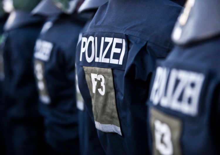 Niemiecka policja, zdjęcie ilustracyjne Kolejny atak nożownika w Niemczech. Są ranni, trwa pościg za sprawcą