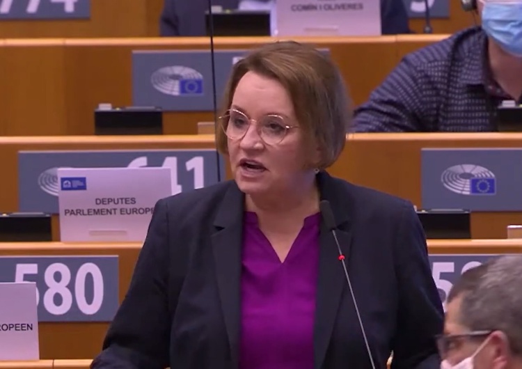 ECR MEP Anna Zalewska on the European Climate Law 10 tys. kartek i rysunki dzieci z regionu Turowa trafiły do przedstawicielstwa KE w Warszawie