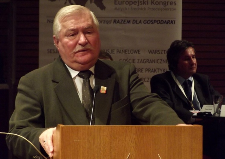 Były prezydent Lech Wałęsa Cenckiewicz reaguje na groźby Wałęsy. 