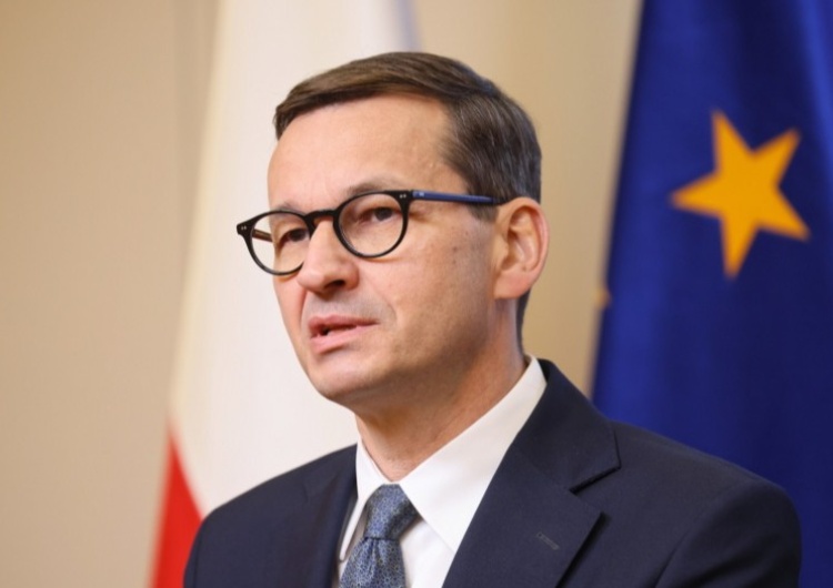 Premier Mateusz Morawiecki  Morawiecki: Podjąłem decyzję o zaniechaniu w całości poboru podatku od umorzonej części dotacji z Tarczy Finansowej