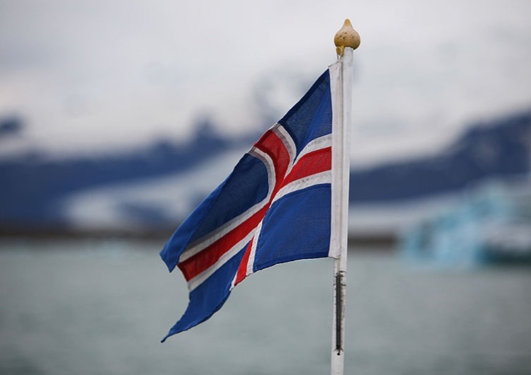 Islandia nie naruszyła prawa, odmawiając zarejestrowania dwóch „matek”