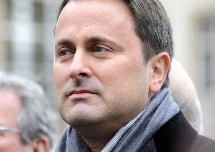 Xavier Bettel Premier Luksemburga w szpitalu po zakażeniu koronawirusem. Miał styczność z Angelą Merkel