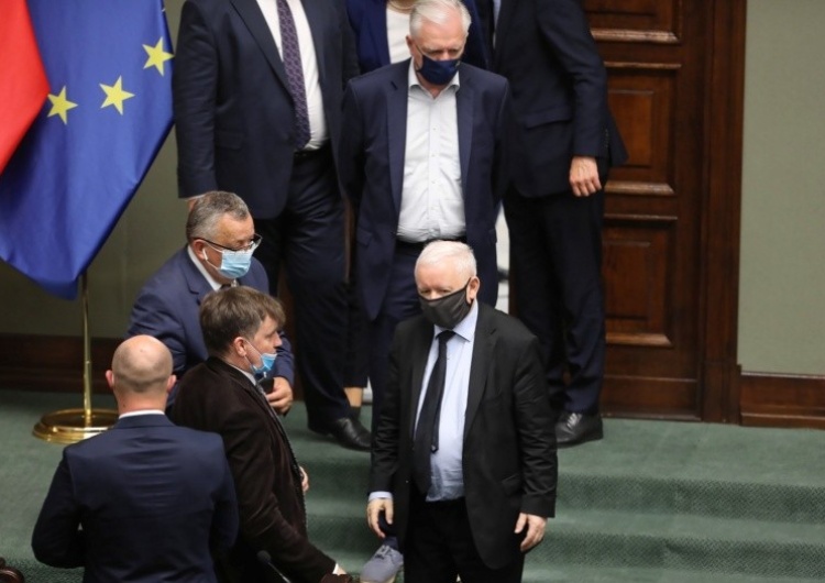 Prezes PiS Jarosław Kaczyński (P), minister infrastruktury Andrzej Adamczyk (3L), minister sprawiedliwości Zbigniew Ziobro (2L) na sali obrad Sejmu w Warszawie,  [Tylko u nas] Jakub Pacan: PiS przed strategicznymi wyborami