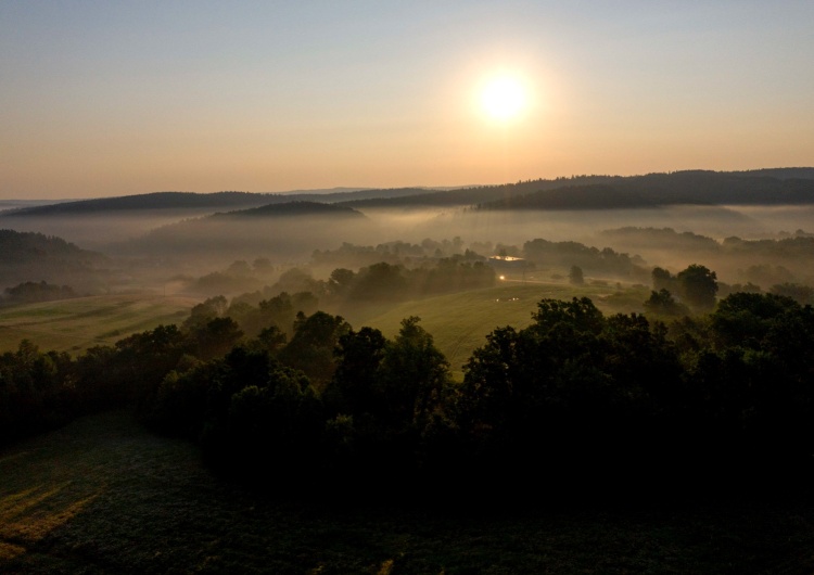 Prognoza pogody na czwartek. Wysoka temperatura, trąby powietrzne i nawałnice
