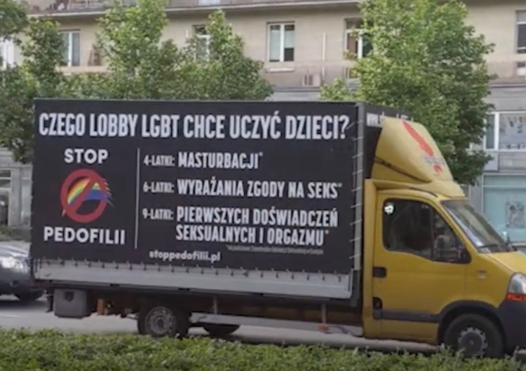 Warszawscy radni Koalicji Obywatelskiej chcą uchwalić zakaz poruszania się po Warszawie dla furgonetek pro-life. Warszawscy radni walczą z furgonetkami pro-life. 