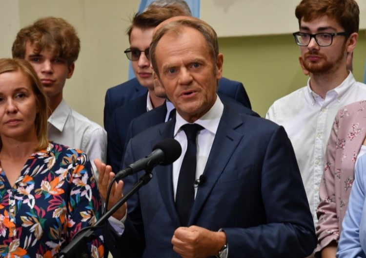 Były premier, p.o. przewodniczącego Platformy Obywatelskiej Donald Tusk Kto powinien rządzić w Platformie? Złe wiadomości dla Tuska [SONDAŻ]