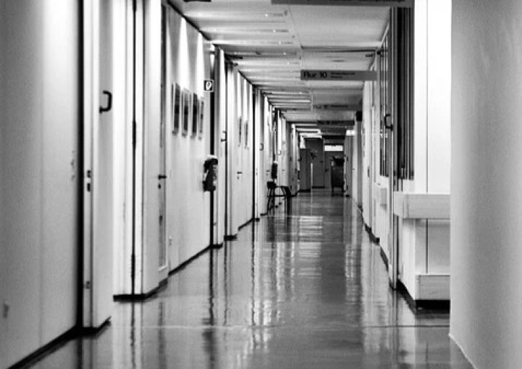szpital, korytarz Ordo Iuris przeciwko dyskryminacji wierzących pacjentów