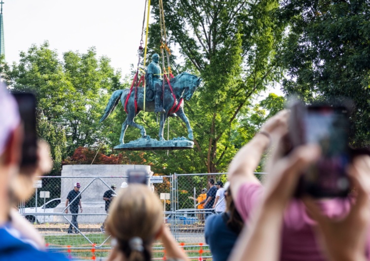  Afera w USA! BLM triumfuje. Usunięto pomnik dowódcy Konfederatów. 