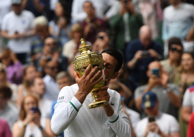 Serbski tenisista Novak Djoković po raz szósty okazał się najlepszy na turnieju w Londynie. Djokovic wygrał Wimbledon. Niesamowite nagranie z kortu