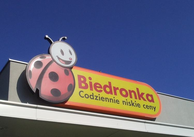  Biedronka otwiera się w niedziele. Podaje listę sklepów 