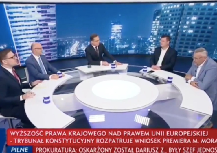  [WIDEO] „Jest pan śmieszny; Dziecko, uspokój się”. Awantura na antenie TVP Info. O co poszło?