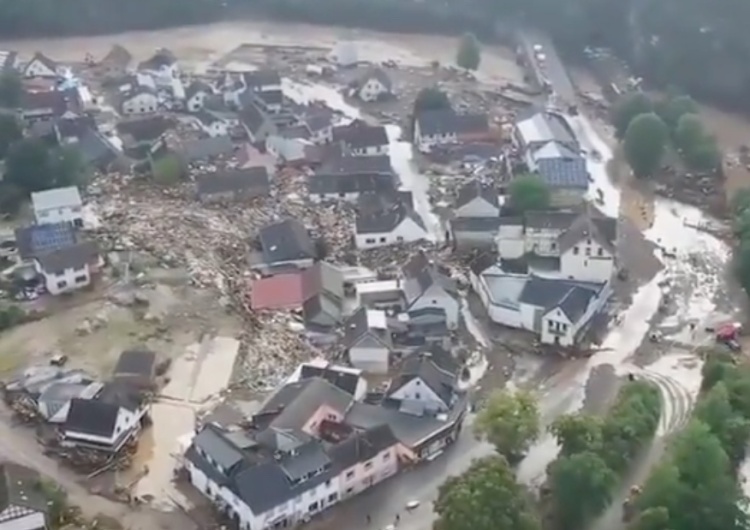  Niemcy: 33 osoby nie żyją po największej powodzi od 300 lat. Angela Merkel wstrząśnięta