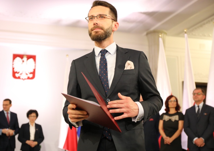 Wicerzecznik PiS Radosław Fogiel Waszczykowski drwi z Fogla.