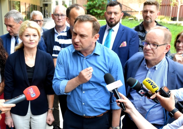 Czarzasty zawiesił sześcioro posłów. Jeden z nich nie przebierał w słowach