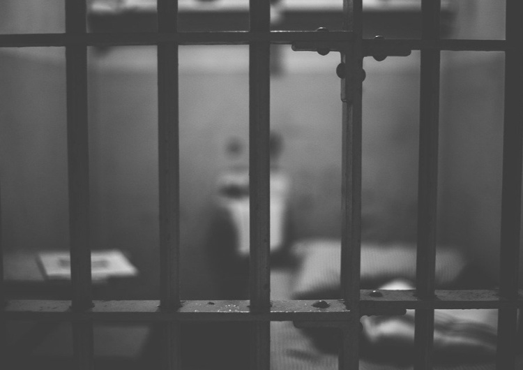 Holenderskie media: Na początku pandemii rząd chciał wypuszczać osadzonych z więzień