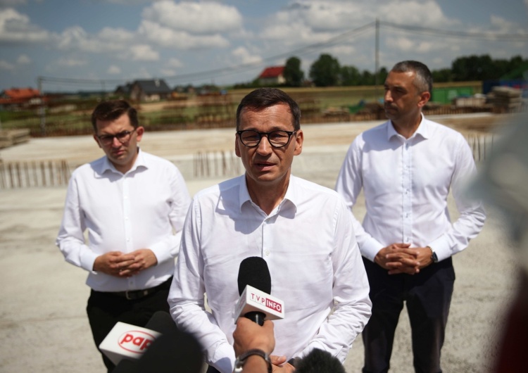 Mateusz Morawiecki, Marek Pęk, Łukasz Kmita [WIDEO] Morawiecki: Nie ma żadnego ryzyka polexitu. To fantazja polityczna