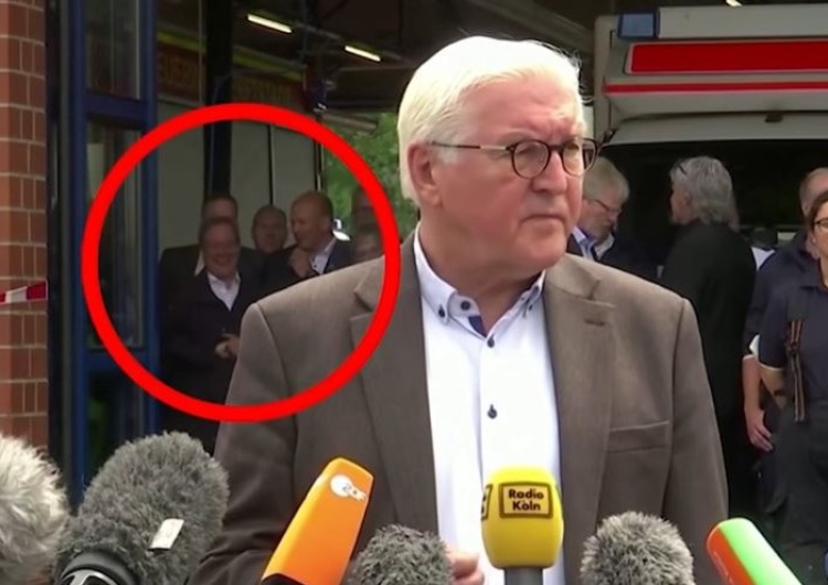  [video] Burza w Niemczech. Namaszczony na przyszłego kanclerza Armin Laschet śmiał się wizytując tereny zniszczone powodzią