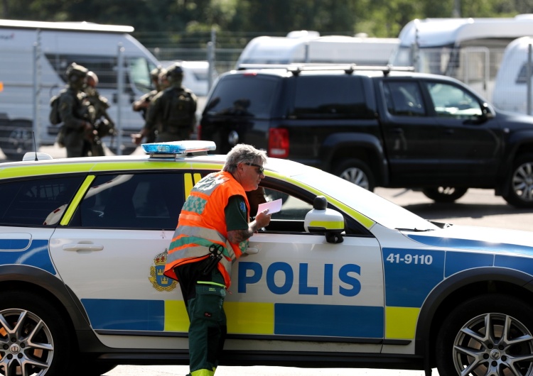  Szwecja: Dwoje strażników zakładnikami więźniów. Osadzeni żądają helikoptera i pizzy z mięsem kebab