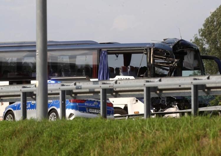 Wypadek na autostradzie A1. Autokar z dziećmi zderzył się z ciężarówką