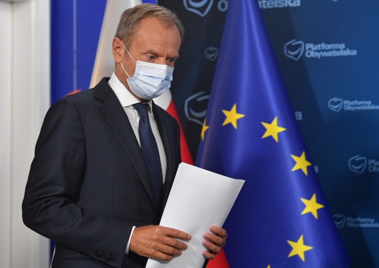 Donald Tusk Nieoficjalnie. Pod nieobecność Budki, Tusk organizuje spotkanie partyjnych przeciwników Trzaskowskiego?