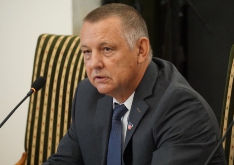 Banaś idzie na wojnę z Ziobrą? Nieoficjalne informacje