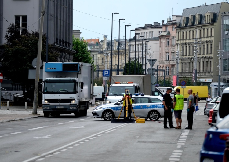  Wstrząsająca tragedia w Katowicach. Nie żyje 19-latka. „Zażądaliśmy już od przewoźnika pilnych wyjaśnień”