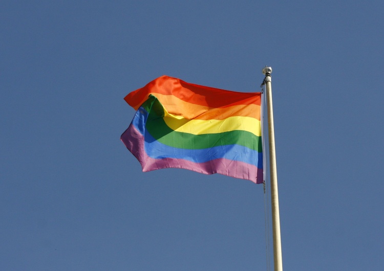 Flaga LGBT, zdjęcie ilustracyjne Awantura o flagę LGBT. 