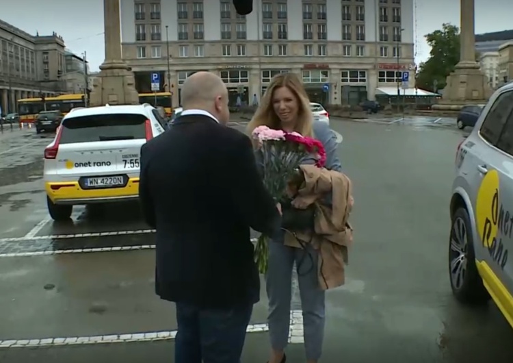 Poseł PO Paweł Kowal wręczył kwiaty zdymisjonowanej wiceminister Annie Korneckiej (Porozumienie). Poseł PO wręczył kwiaty zdymisjonowanej Korneckiej. Za co jej dziękował?