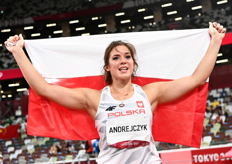 Maria Andrejczyk rzuciła oszczepem 64,61 i zdobyła srebrny medal igrzysk olimpijskich w Tokio. Maria Andrejczyk ze srebrnym medalem w Tokio!