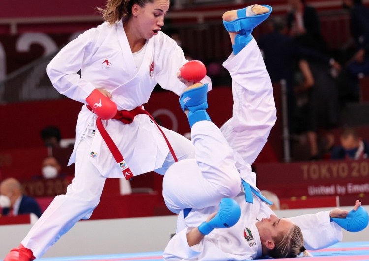  [FOTO 18+] Włoska zawodniczka karate cała we krwi. Kontuzja podczas walki z Turczynką