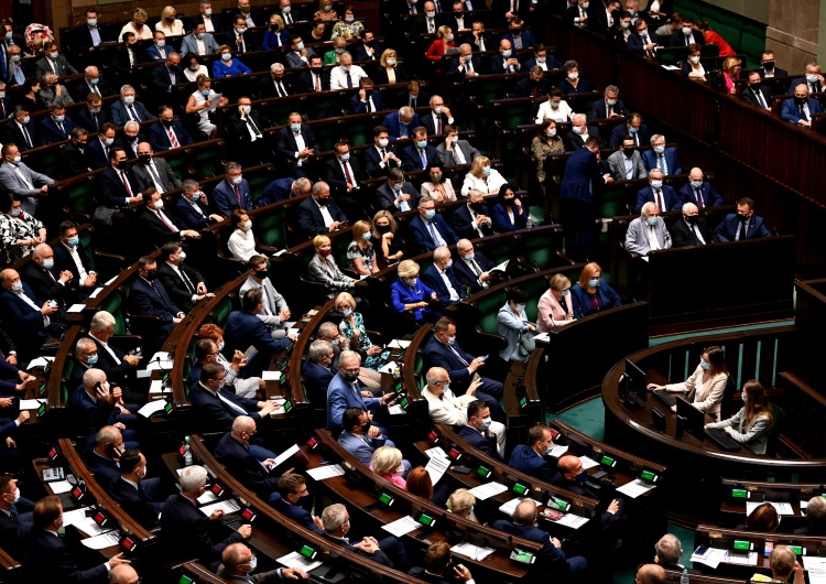  Projekt ustawy „Stop LGBT” wraca do Sejmu. Podpisy złożyła fundacja Kai Godek