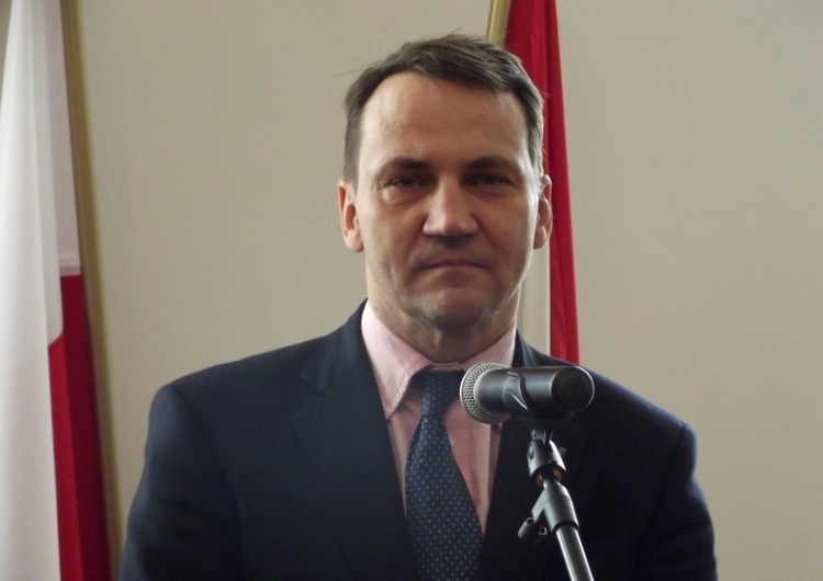 Sikorski ws. wywiadu Weissa: Polski rząd powinien wystawić weksel i niech Izrael ściągnie sobie bezpośrednio w Berlinie
