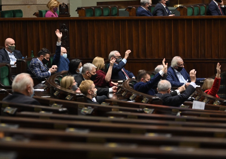  Będzie gorąco? Nieoficjalnie: Projekt noweli ustawy o KRRiT już na środowym posiedzeniu Sejmu 