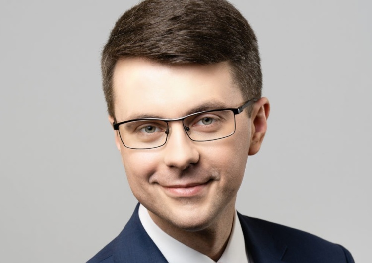 Rzecznik rządu Piotr Müller Müller: Liczę, że ustawa medialna uzyska dzisiaj większość