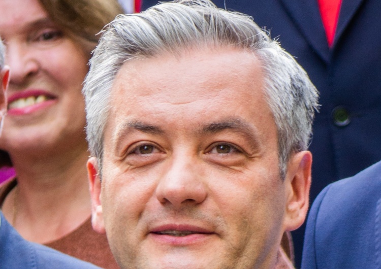 Europoseł Robert Biedroń Wulgaryzmy i drwiny na kontach polityków.