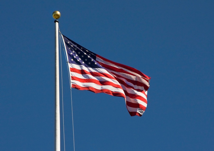 Flaga USA, zdjęcie ilustracyjne Były ambasador USA w Polsce: Nie sądzę, by Stany Zjednoczone przesunęły żołnierzy z Polski