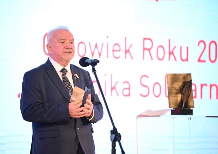  Andrzej Rozpłochowski: 