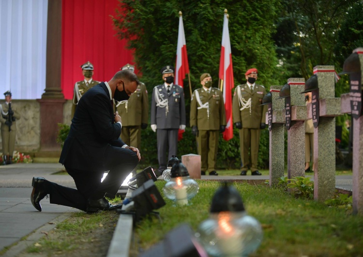 Andrzej Duda [video] Apel Pamięci przed Pomnikiem Poległych w 1920 r. Prezydent: 