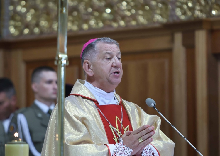 abp Józef Guzdek Abp Guzdek: Powinniśmy zabiegać, aby parafie były miejscem posługi myślenia oraz jednoczenia ludzi