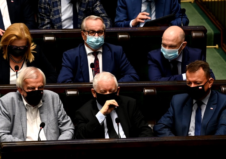 Koalicja Obywatelska dogoniła Prawo i Sprawiedliwość? Zaskakujący sondaż pracowni Kantar
