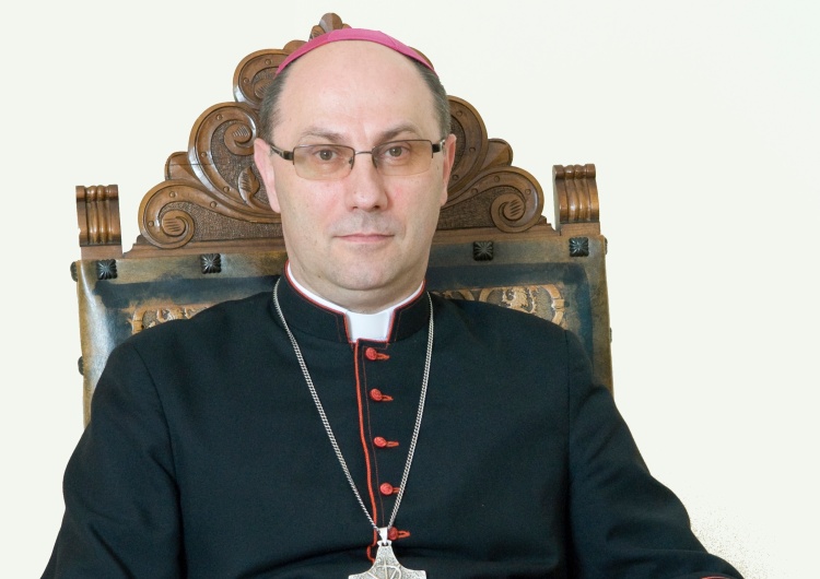 abp Wojciech Polak Prymas przekazał Państwowej Komisji ds. Pedofilii wyniki kościelnych analiz i formularze sprawozdawcze