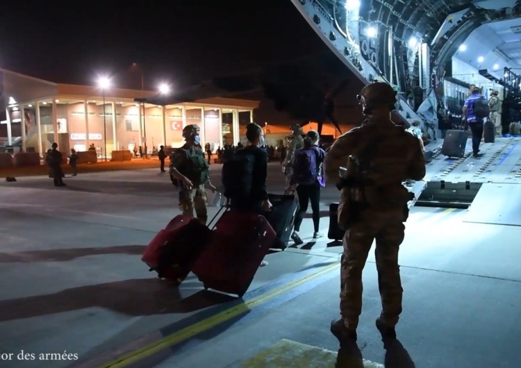 Akcja ewakuacyjna na lotnisku w Kabulu MSZ: Dwie Polki ewakuowane z Afganistanu
