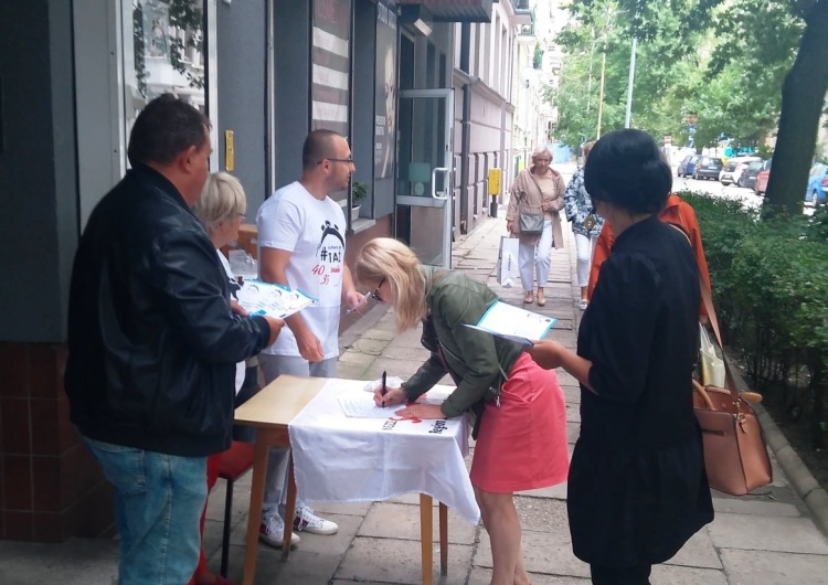 #EmeryturaZaStaż. Trwa zbieranie podpisów w Regionie Ziemia Łódzka