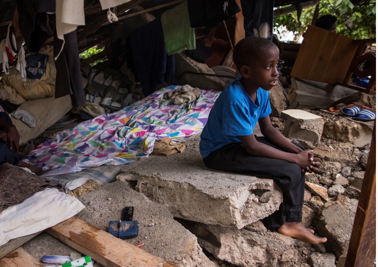  Haiti: Pół miliona dzieci błąka się po ulicach, przeżyły śmierć rodziców i utratę domu