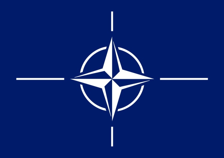logo NATO Sekretarz Generalny NATO wyraził uznanie dla Polski za działania ewakuacyjne w Afganistanie